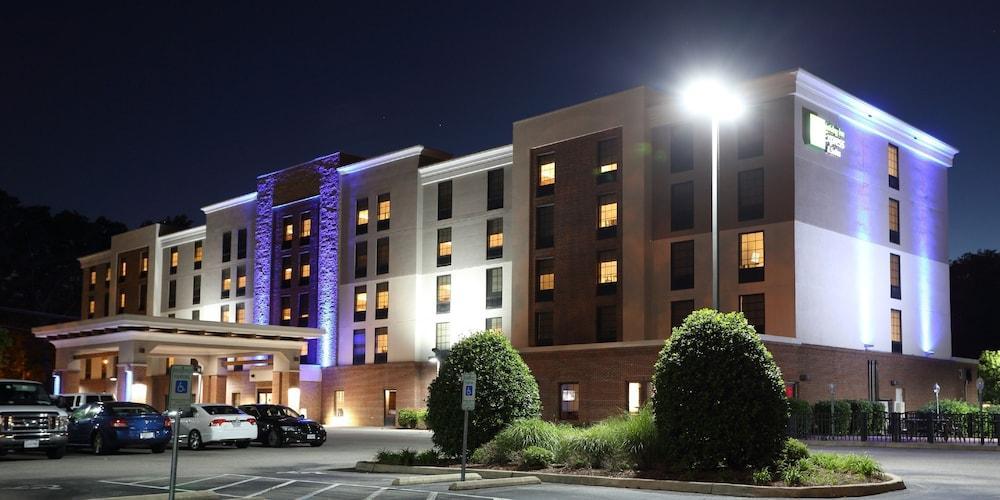 Holiday Inn Express & Suites Newport News, An Ihg Hotel Bagian luar foto