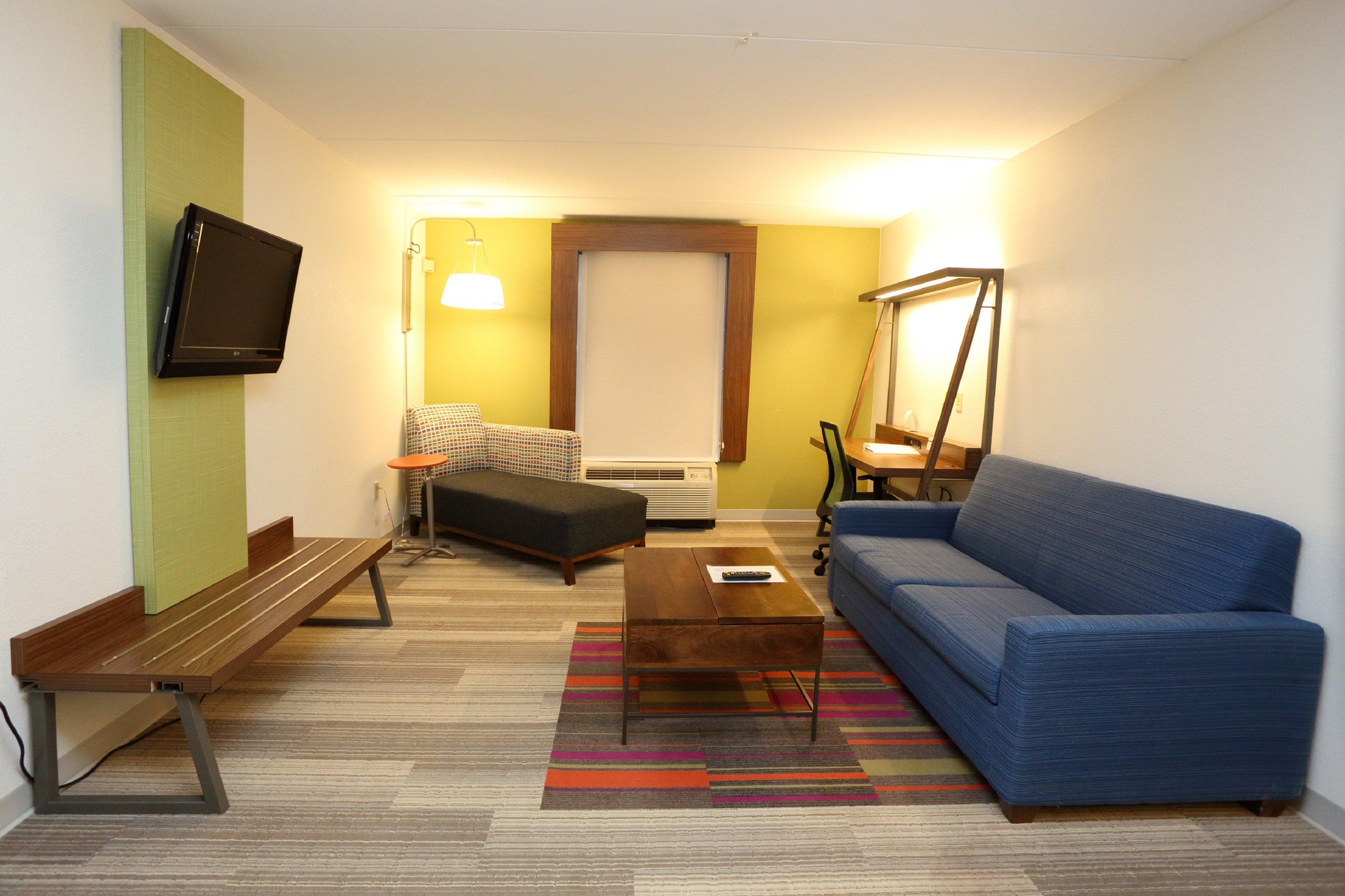 Holiday Inn Express & Suites Newport News, An Ihg Hotel Bagian luar foto